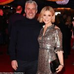 Emilia Fox com o produtor de TV Jonathan Stadlen. Eles tiveram um relacionamento turbulento de “mudança de vida” depois de se conhecerem em 2021, ela diz... mas revela que está solteira há um ano