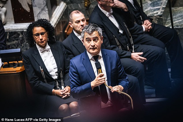 Ministro da Justiça francês propõe proibir a migração LEGAL por Darmanin (foto) serviu como ministro do Interior de 2020 a 2024