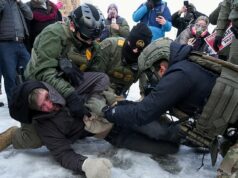 Minneapolis entra em erupção quando manifestantes entram em confronto com policiais de choque depois que o ICE atira em Renee Nicole Good: atualizações ao vivo Minneapolis entra em erupção quando manifestantes entram em confronto com policiais de choque depois que o ICE atira em Renee Nicole Good: atualizações ao vivo