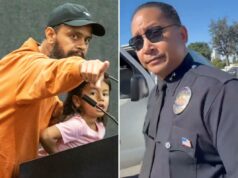 Momento perturbador, o manifestante profissional Jason Reedy abusa do policial: ‘Seus porcos molestam crianças’ O vice-chefe do LAPD, Alan Hamilton, de uniforme e óculos escuros, olhando para a câmera, parado ao lado de uma van da polícia com a porta aberta.