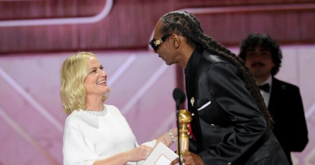 Momentos mais memoráveis ​​do Globo de Ouro: vitória no podcast de Amy Poehler e muito mais
