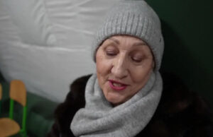 Moradores de Kyiv enfrentam quarto dia de cortes de energia após ataques russos Yahoo news home