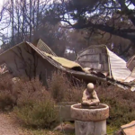 A casa de Jamie e Ann Laherty-Hunt, onde moravam há mais de uma década, havia desaparecido quando o fogo se aproximou rapidamente de Ruffy.
