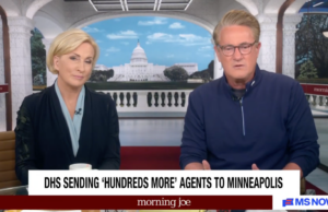 ‘Morning Joe’: Scarborough atordoa Brzezinski ao citar imagens da câmera ICE Body após tiroteio fatal | Vídeo Mídia de JD Vance