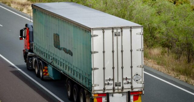 Motoristas explorados, táticas ilegais, insolvências: um setor de transporte rodoviário em crise
