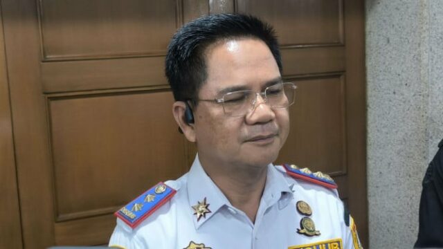 Motoristas são orientados a não assistir ao desmonte de postes Motoristas são orientados a não assistir ao desmonte de postes do monotrilho, que causa engarrafamentos