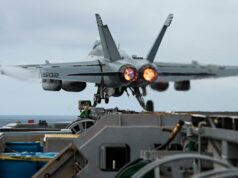 ‘Mudança acentuada’: Nova estratégia de defesa dos EUA diz aos aliados para resolverem a sua própria segurança Um E/A-18G Growler é lançado da cabine de comando do porta-aviões USS Nimitz no Mar da China Meridional.