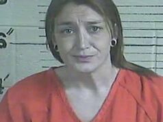 Mulher acusada de homicídio fetal supostamente enterrou bebê em ‘cova rasa’ Laken Snellings, líder de torcida do Kentucky, prende tudo para saber