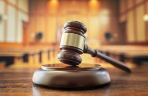 Mulher de Gilroy condenada por desviar US$ 100 mil de vinícola Mulher de Gilroy condenada por desviar US$ 100 mil de vinícola