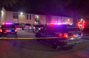 Mulher morta a tiros enquanto três crianças estavam dentro de um apartamento no noroeste de Houston, disse a polícia Yahoo news home