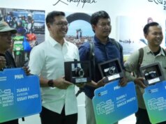 Mulheres Lanternas da Vida, 12 melhores retratos de jornalistas nacionais exibidos no Bundaran HI MRT Mulheres Lanternas da Vida, 12 melhores retratos de jornalistas nacionais exibidos no Bundaran HI MRT