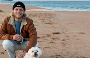 Músico identificado como vítima de um dos quatro ataques de tubarão em NSW em 48 horas Músico identificado como vítima de um dos quatro ataques de tubarão em NSW em 48 horas