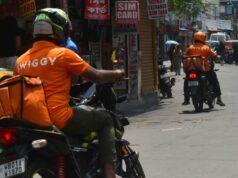 Na Índia, as entregas ao domicílio podem chegar em menos de 10 minutos. Mas muitos motoristas estão fartos Trabalhadores de shows descansam em Nova Delhi durante uma greve nacional na quarta-feira - Hindustan Times/Shutterstock