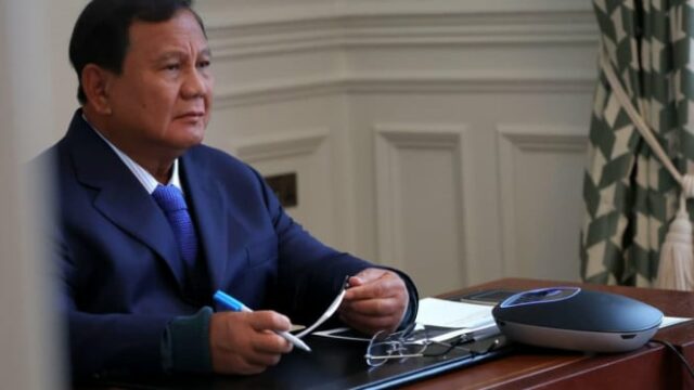 Na Inglaterra, Prabowo preside reunião para discutir o controle de áreas florestais
