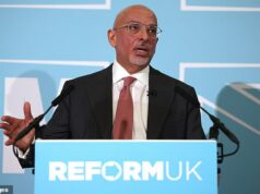 Nadhim Zahawi deserta para a reforma do Reino Unido: o ex-chanceler diz que o Reino Unido está ‘bebendo no bar da última chance’ enquanto se torna o conservador de mais alto escalão para se juntar ao partido de Nigel Farage Nadhim Zahawi deserta para a reforma do Reino Unido: o ex-chanceler diz que o Reino Unido está 'bebendo no bar da última chance' enquanto se torna o conservador de mais alto escalão para se juntar ao partido de Nigel Farage
