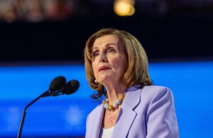 Nancy Pelosi aposta alto em 2 ações de dividendos em 2026 Nancy Pelosi aposta alto em 2 ações de dividendos em 2026
