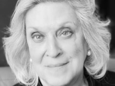 Nancy Seltzer, lendária publicitária por trás de A-Listers, do Oscar e dos filmes de grande sucesso, morre aos 79 anos Imagens lado a lado de Matt Damon em