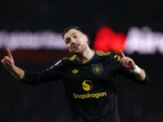 ‘Não vou bancar a vítima’… Estrela do Man Utd dá respostas desafiadoras a perguntas sobre sua própria forma O Manchester United comemora o gol contra o Arsenal.