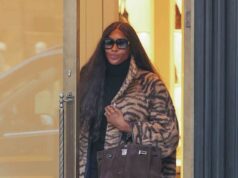 Naomi Campbell veste um casaco com estampa animal enquanto faz compras de luxo em Mayfair Naomi Campbell se agasalhou enquanto desfrutava de uma viagem de compras de luxo na Gucci em Mayfair, Londres, na sexta-feira