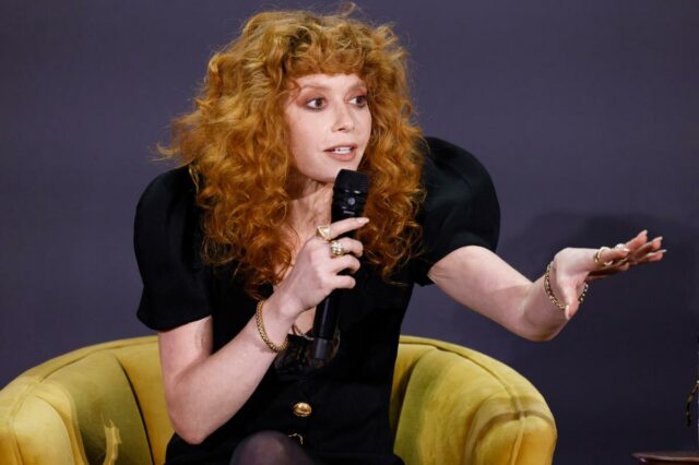 Natasha Lyonne revela recaída após quase 10 anos de sobriedade
