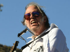 Neil Young exige que as pessoas se levantem em meio a ataques violentos contra agentes do ICE: ‘Trump está destruindo a América’ Neil Young exige que as pessoas se levantem em meio a ataques violentos contra agentes do ICE: 'Trump está destruindo a América'