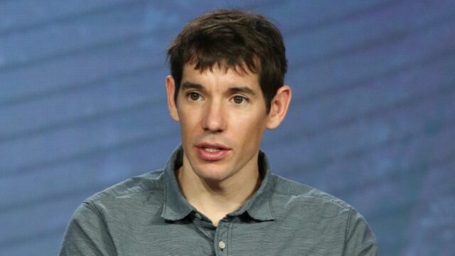Netflix adia escalada de 'Skyscraper Live' de Alex Honnold devido a preocupações climáticas
