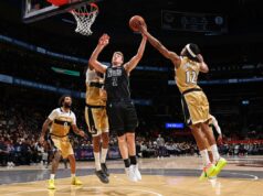 Nets esmagados pelos Wizards pela terceira derrota consecutiva que vem com fresta de esperança Day'Ron Sharpe #20 do Brooklyn Nets segura a bola durante o jogo contra o Washington Wizards.