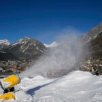 ARQUIVO - Esta foto mostra os eventos de snowboard e esqui estilo livre que acontecerão durante os próximos Jogos Olímpicos de Inverno de Milão Cortina em Livigno, Itália, sábado, 27 de dezembro de 2025. (AP Photo/Gabriele Facciotti, Arquivo)