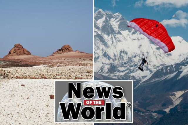 Dois turistas exploram uma praia rochosa com formações rochosas vermelhas na ilha de Socotra, no Iêmen 