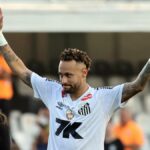 Neymar estende contrato com o Santos até 2026, de olho no retorno da Copa do Mundo