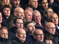 Nicky Butt diz que o Man Utd perdeu uma contratação que deixou Sir Alex Ferguson mais animado do que qualquer outra transferência Ronaldinho comemora pelo Barcelona