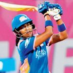 Nicola Carey e Sajeevan Sajana elevam MI para 154 após golpes iniciais contra RCB