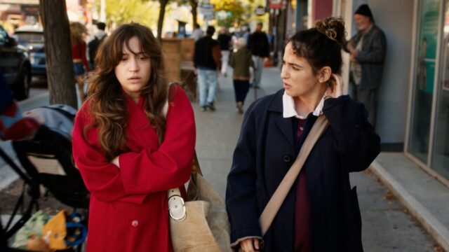 Nicole Holofcener está vendendo seu mais recente indie centrado na faca-a-tentativa-de-assassinato-de-salman-rushdie