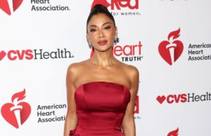 Nicole Scherzinger fala sobre sua mãe ter sobrevivido a dois derrames: ‘Ela tem um coração mecânico’ Nicole Scherzinger fala sobre sua mãe ter sobrevivido a dois derrames: ‘Ela tem um coração mecânico’