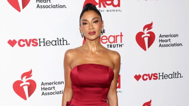 Nicole Scherzinger fala sobre sua mãe ter sobrevivido a dois derrames: ‘Ela tem um coração mecânico’
