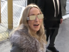 Nikki Glaser avisa que não vai pegar leve com piadas de celebridades no Globo de Ouro 010726 Nikki Glasser Kal