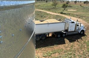 No saco: mudança sistémica nos padrões de armazenamento à medida que os agricultores migram para as explorações agrícolas Gregor Ouvido