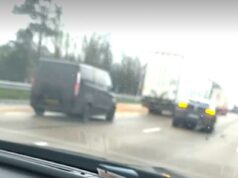 Novas imagens mostram a extensão do acidente de £ 400.000 da Ferrari da estrela do Tottenham – depois que Randal Kolo Muani ficou preso por um pneu estourado Novas imagens mostram a Ferrari da estrela do Tottenham, Randal Kolo Muani, presa na rodovia