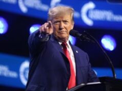 Novas leis estaduais e federais de jogos de azar nos EUA podem afetar a receita das apostas em 2026 O presidente Donald Trump aponta para a câmera. A lei tributária dos EUA pode reduzir os ganhos em jogos de azar em 2026