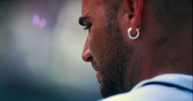 Novas séries documentais da Apple TV para explorar a vida da lenda do tênis Andre Agassi
