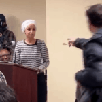 Novo ângulo mostra momento caótico Ilhan Omar borrifado com substância vinagre