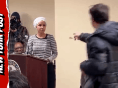 Novo ângulo mostra momento caótico Ilhan Omar borrifado com substância vinagre Novo ângulo mostra momento caótico Ilhan Omar borrifado com substância vinagre