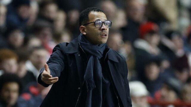 O Chelsea tem recursos para vencer, diz Rosenior antes do confronto com o Arsenal
