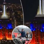 O técnico do New England Patriots, Mike Vrabel, segura o troféu do Campeonato AFC após um jogo na nevada Denver.