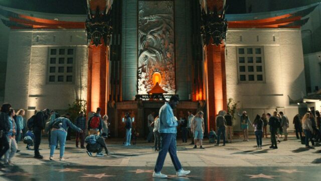 O 'Homem Maravilha' da Marvel faz um passeio alucinante por O 'Homem Maravilha' da Marvel faz um passeio alucinante por Los Angeles, de um mural de Danny Trejo ao restaurante Taix e 6 cinemas históricos