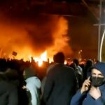 As autoridades iranianas cortaram o acesso à Internet e ameaçaram os manifestantes com a pena de morte, numa tentativa de reprimir a crescente agitação que eclodiu em todo o país nas últimas semanas. Na foto: motins nas ruas do Irã