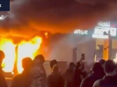 O Irã já esmagou brutalmente protestos antes. Desta vez poderia ser diferente Foto oficial do líder supremo iraniano, aiatolá Ali Khamenei, hoje com 86 anos.