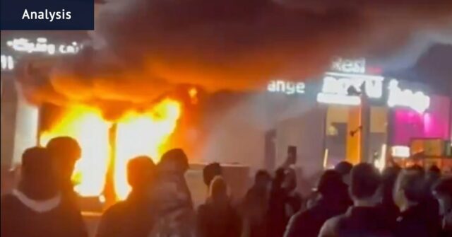 Foto oficial do líder supremo iraniano, aiatolá Ali Khamenei, hoje com 86 anos.