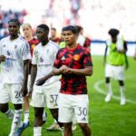 Jayce Fitzgerald saindo do Manchester United.