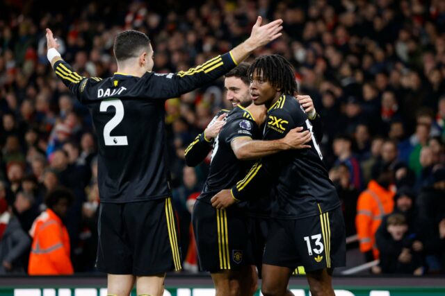 O Manchester United comemora o gol contra o Arsenal.